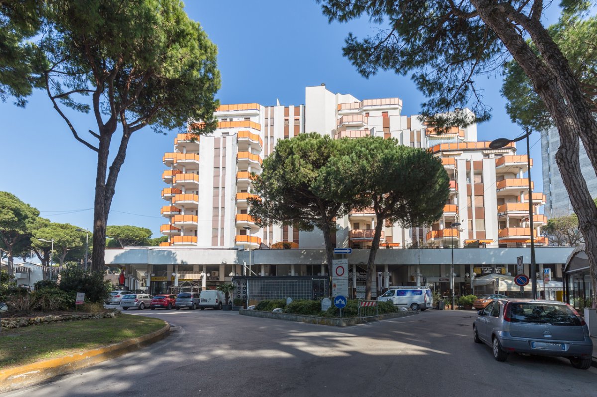 Appartamento Bilocale in Vendita nel Centro di Lido degli Estensi, con Clima e Terrazzo Abitabile.