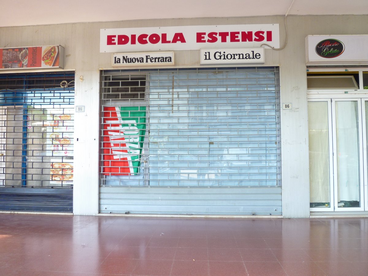 LIDO DEGLI ESTENSI, vendesi negozio in ottima posizione